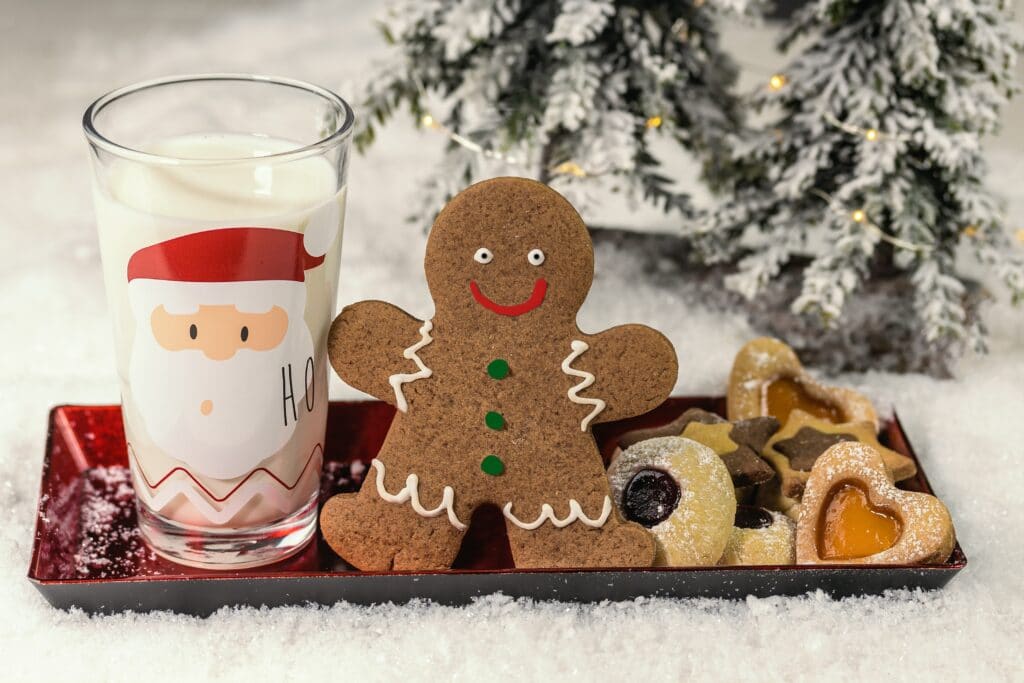 Im Advent backt man in den Familien häufig Kekse und Plätzchen.